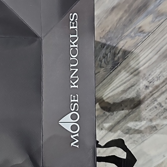 Moose Knuckles paper 🎒 bag - Picture 4 of 5